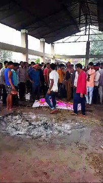Five funeral pyres raised together, funeral pyres nearby