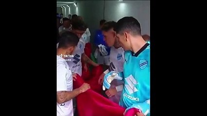 ¿Qué pasó entre Carlos Lampe y Diego Bejarano antes del partido con Royal Pari?