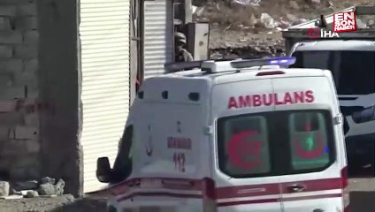 Gaziantep'te 2 yaşındaki oğlunu rehin alan baba kendisini yaraladı