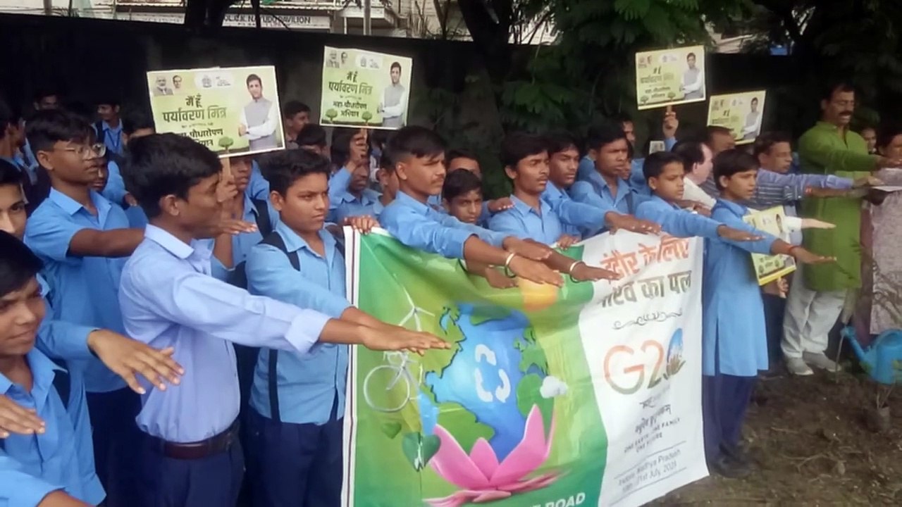 Video: हरित प्रदेश अभियान के तहत बगीचे में लगाए फलदार पौधे