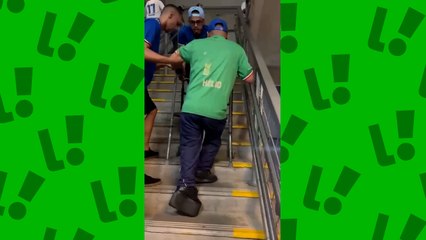 Torcedor do Cruzeiro com deficiência é impedido de usar o elevador do Independência