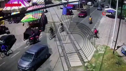 Trenin çarptığı adam metrelerce savruldu