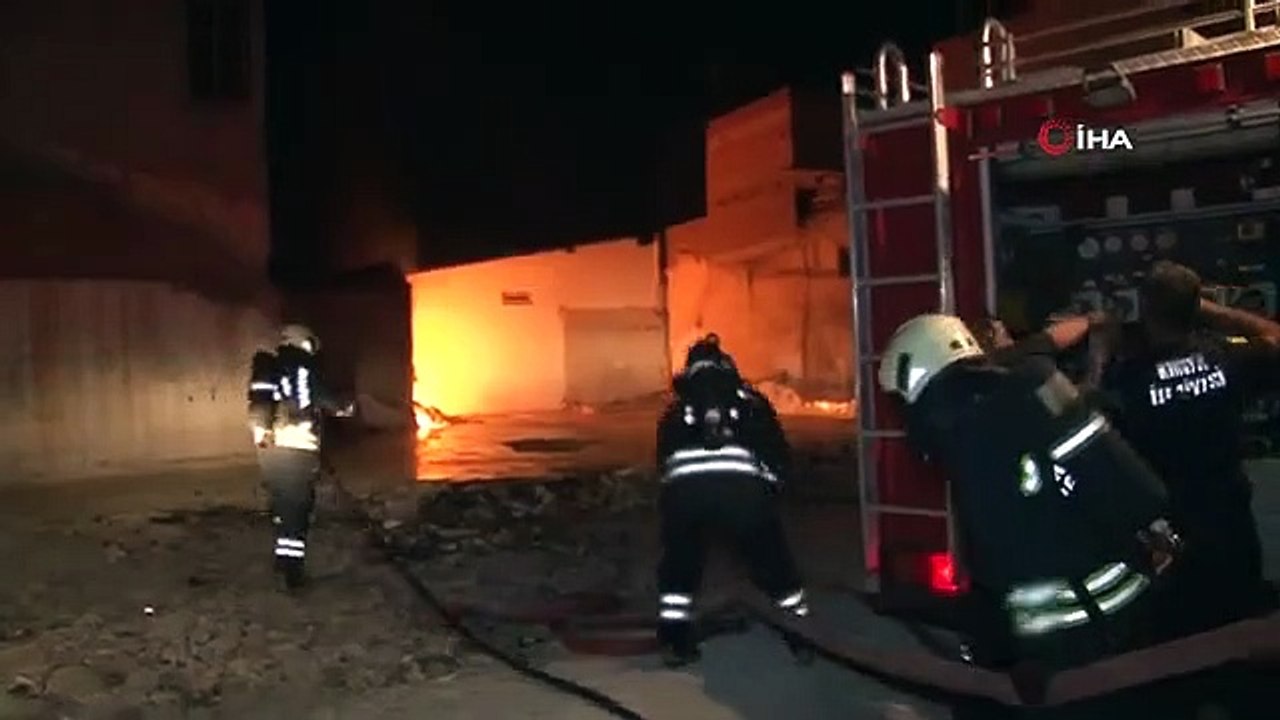 L'incendie de l'entrepôt où le papier était col...