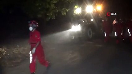 Le feu de forêt à Çanakkale est intervenu la nuit