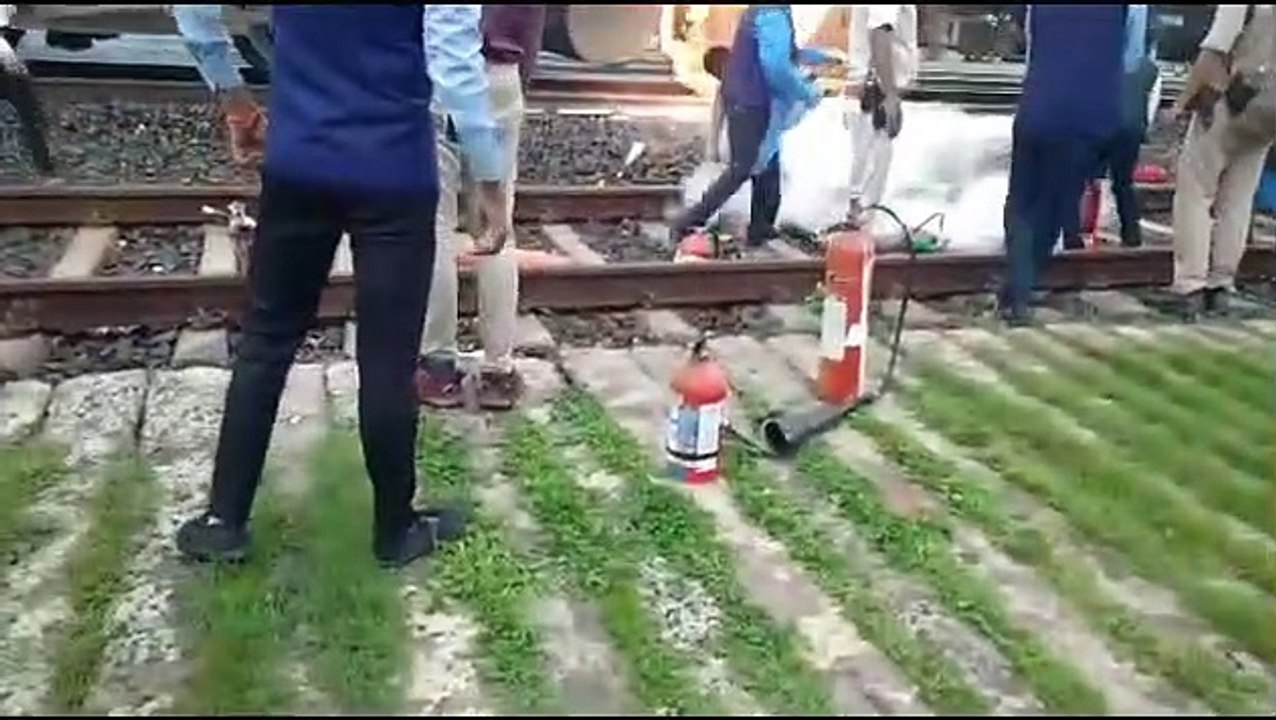 Vande Bharat Train Fire 20171 भोपाल-निजामुद्दीन  कुरवाई केथोरा स्टेशन  Vande Bharat Train Fire