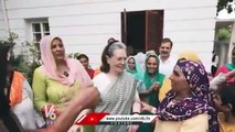 Sonia Gandhi Invited Women Haryana Farmers For Lunch And Dances With Them | Congress Party | V6 News