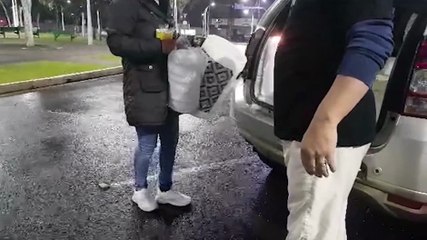 Voluntários distribuem sopa e oração para moradores de rua de Cascavel