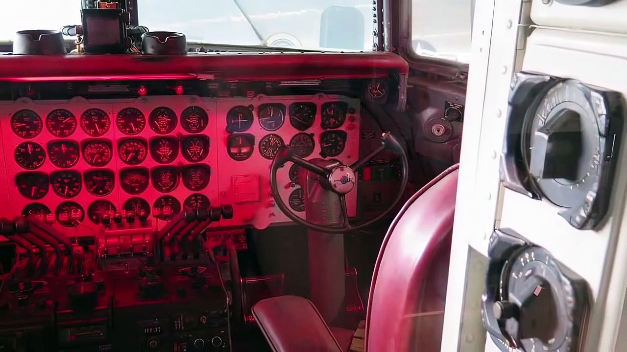 Douglas VC 118 Independence -  airliner - HD