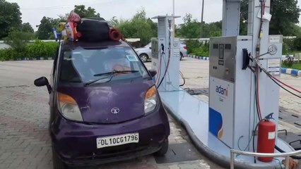 Tata Nano CNG में दिल्ली से झांसी पहुँच गए