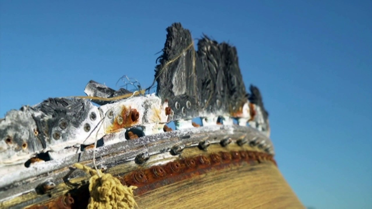 Space junk washed up on WA beach may be a rocket engine - video Dailymotion