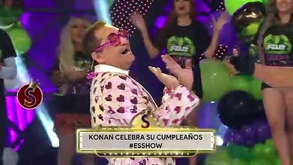 Beso de tres entre Chavana, Konan y 'Paco Show'