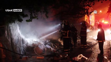 Uşak'ta evin bahçesinde çıkan yangın söndürüldü