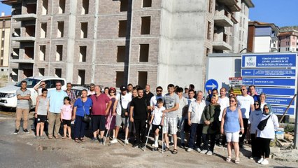 TOKİ evleri 4 yıldır teslim edilmeyen vatandaşlar isyan etti