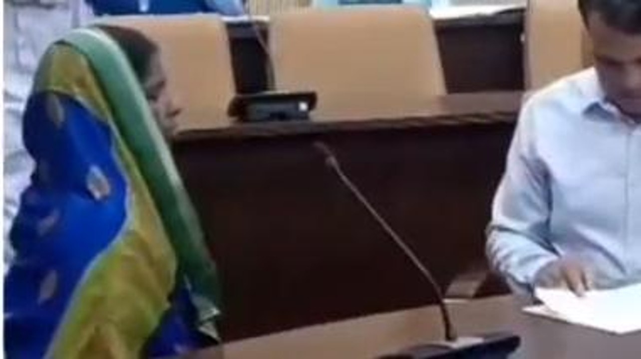 छिंदवाड़ा: जनसुनवाई के दौरान कलेक्टर ने तत्काल किया समस्या का निराकरण....देखें खबर