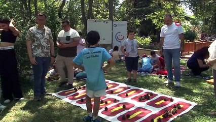 Türklere özgü unutulmaya yüz tutmuş asırlık oyunları öğreniyorlar