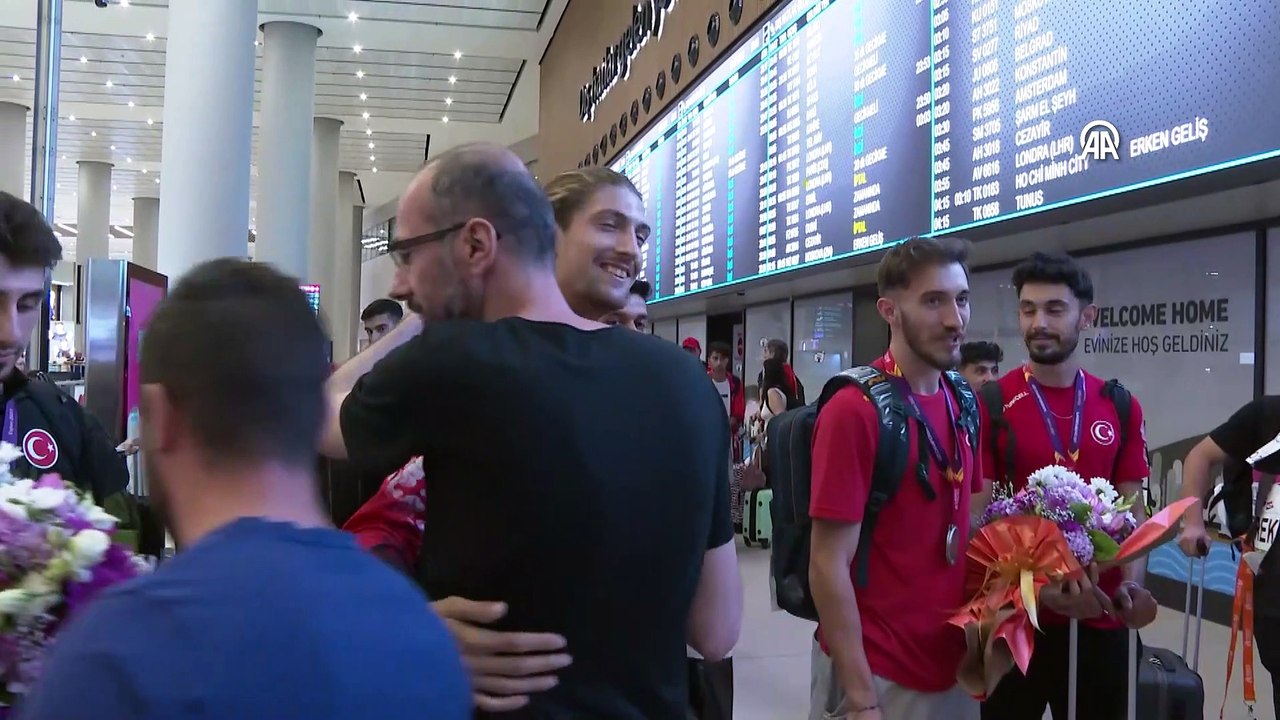 İSTANBUL - 23 Yaş Altı Avrupa Atletizm Şampiyonası'nda mücadele eden milliler yurda döndü