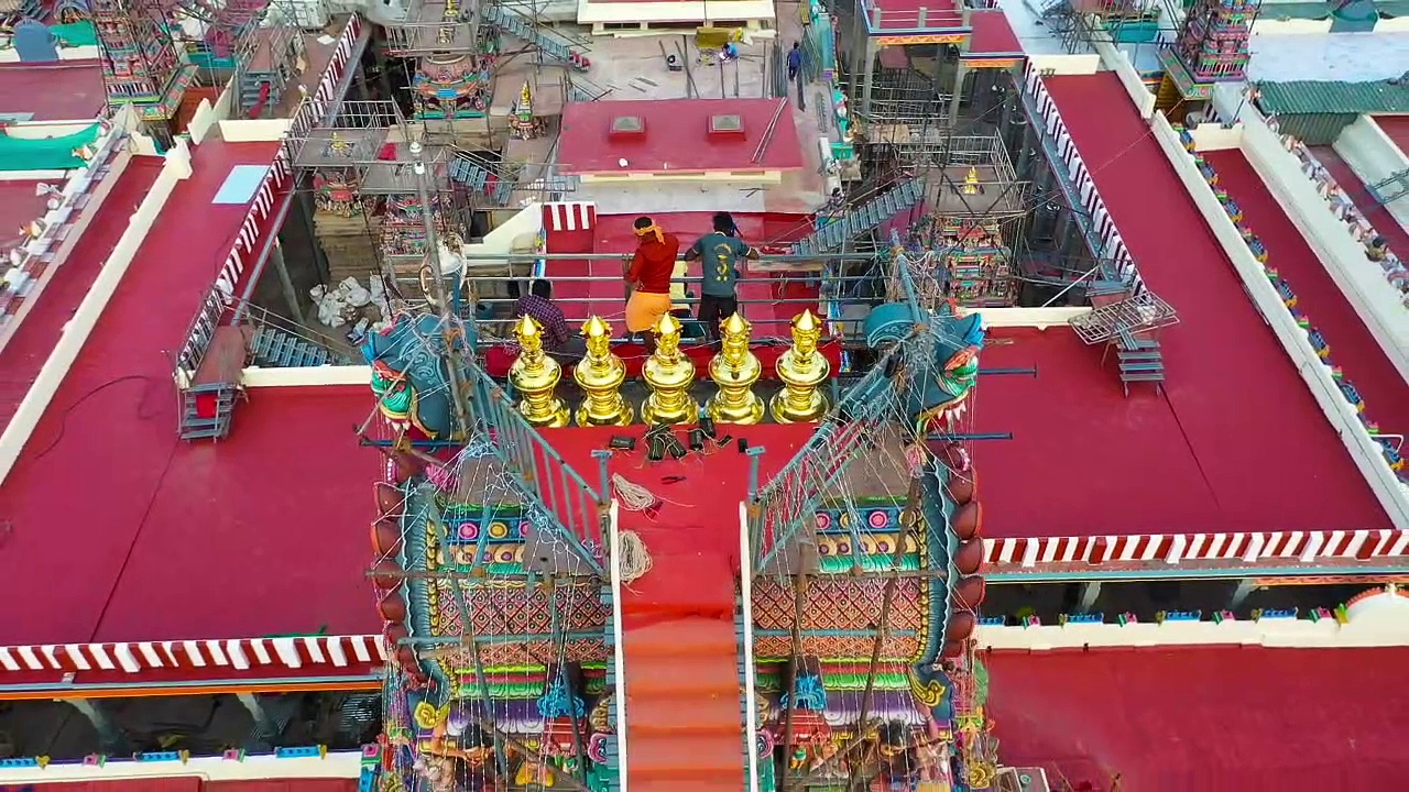 பழனி முருகன் கோவிலில் முதல்வர் மனைவி துர்கா ஸ்டாலின் சாமி தரிசனம்