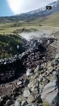 Ağrı Dağı'nda dehşete düşüren görüntü! Sel suları dev kayaları sürükledi