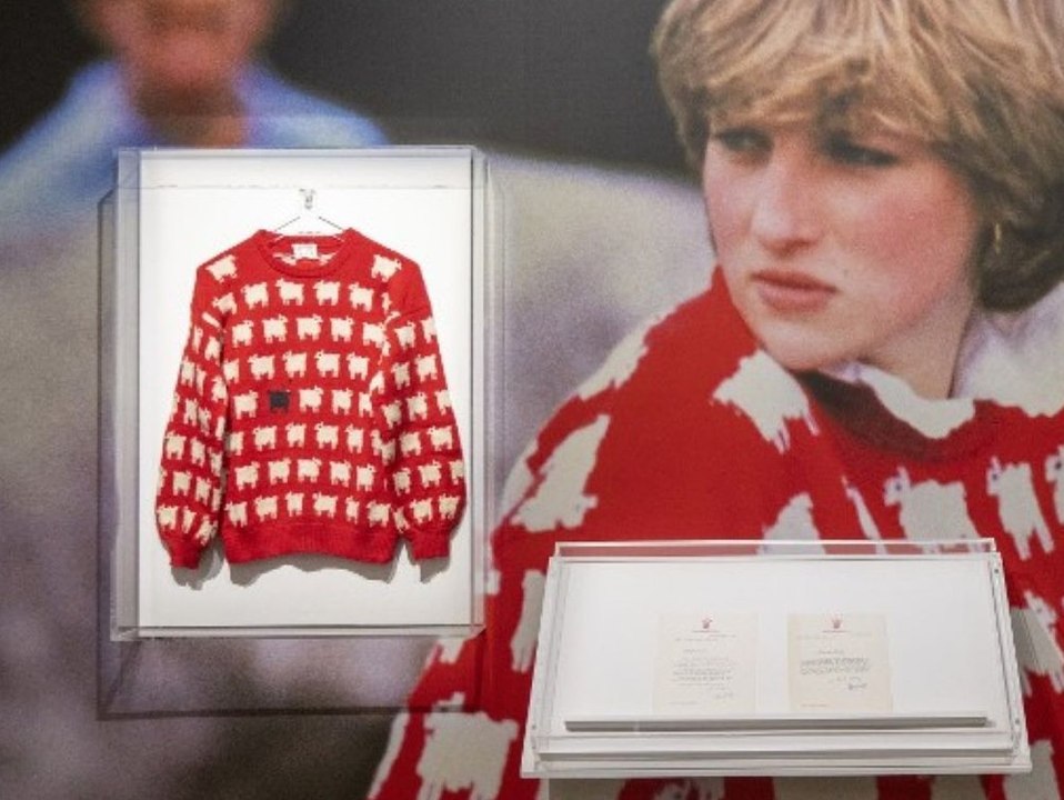 Legendärer Schaf-Pulli von Prinzessin Diana wird versteigert