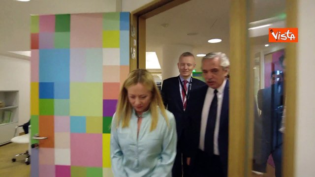Meloni incontra Presidente Argentina Fernandez per un bilaterale al summit Ue-Celac a Bruxelles