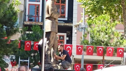 Trabzon’da Atatürk Anıtı’na çirkin saldırı