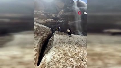 Le corps sans vie d'une des personnes disparues dans les glaciers de Cilo à Hakkari a été retrouvé