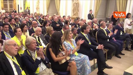 Tajani: "Non serve il salario minimo, non siamo in Urss"
