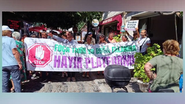 À Izmir Foça, les zones ouvertes au développement et les constructions illégales ont fait l'objet de protestations devant la municipalité.