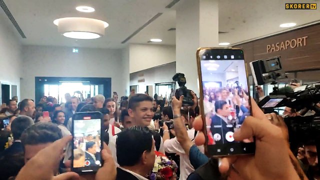 FIVB Milletler Ligi'nde şampiyon olan Filenin Sultanları Türkiye'ye döndü