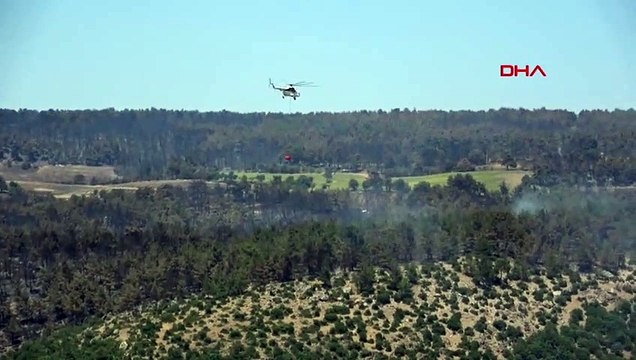 Appui par hélicoptère des forces armées turques à l'incendie de forêt à Çanakkale
