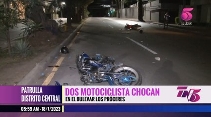 Dos motociclistas chocan de manera frontal quedando gravemente heridos