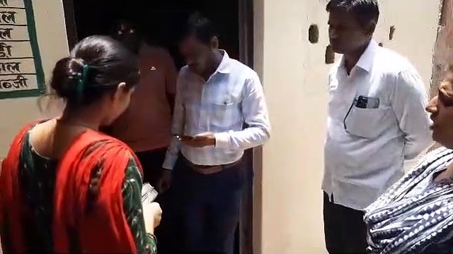 Education Department Rajasthan: Barmer: गांव-गांव पहुंच रही अंग्रेजी और यहां के बच्चों को हिंदी भी नहीं आती पढ़नी