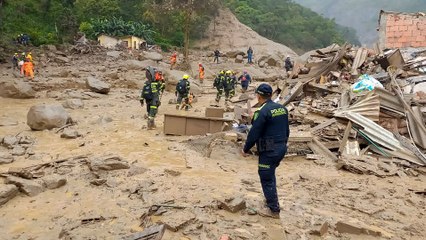 Así se vio en cámaras de seguridad la avalancha que dejó varios muertos en el municipio colombiano de Quetame