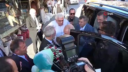 Le vice-président du parti AK, Ala, a réagi à l'action avec des bidons d'essence