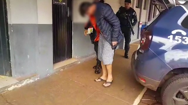 Mulher fica ferida após colisão entre veículos na Avenida Carlos Gomes