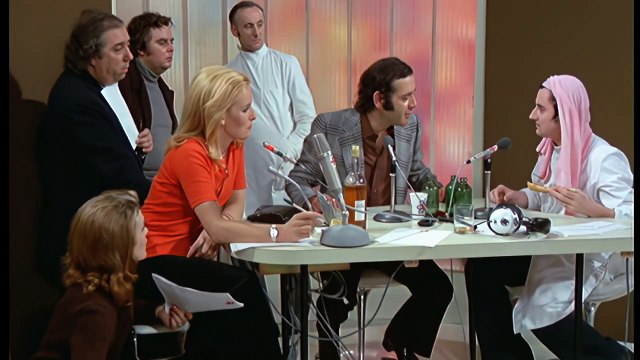 Tout le monde il est beau, tout le monde il est gentil Bande-annonce (FR)