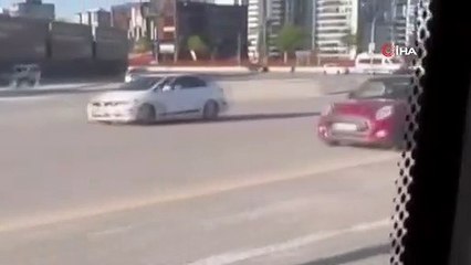 Kazaya karışan motosiklet yandı, sürücüsü ağır yaralandı