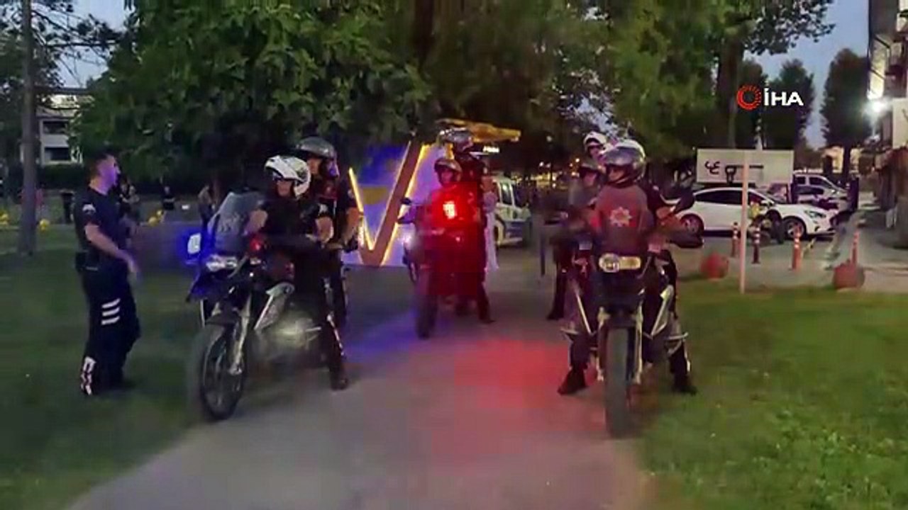 Sakarya'da park ve bahçelerde polis uygulaması: 3 şahıs yakalandı, 1 silah ele geçirildi