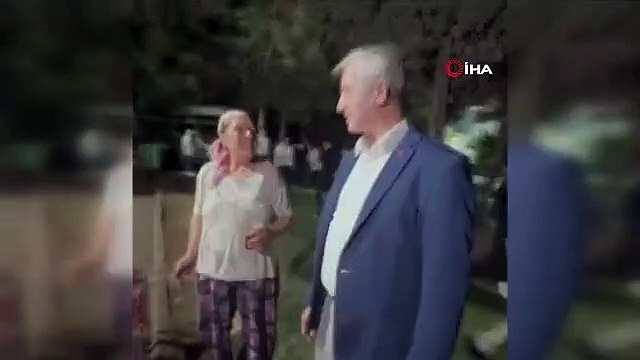 Sıcaktan bunalanlar parklarda serinliyor