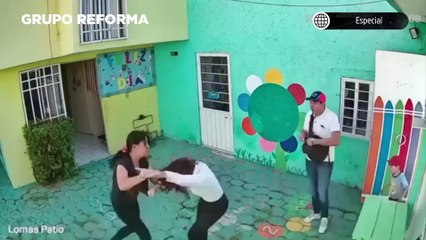 Golpean y amenazan padres a maestra de kinder en Edomex