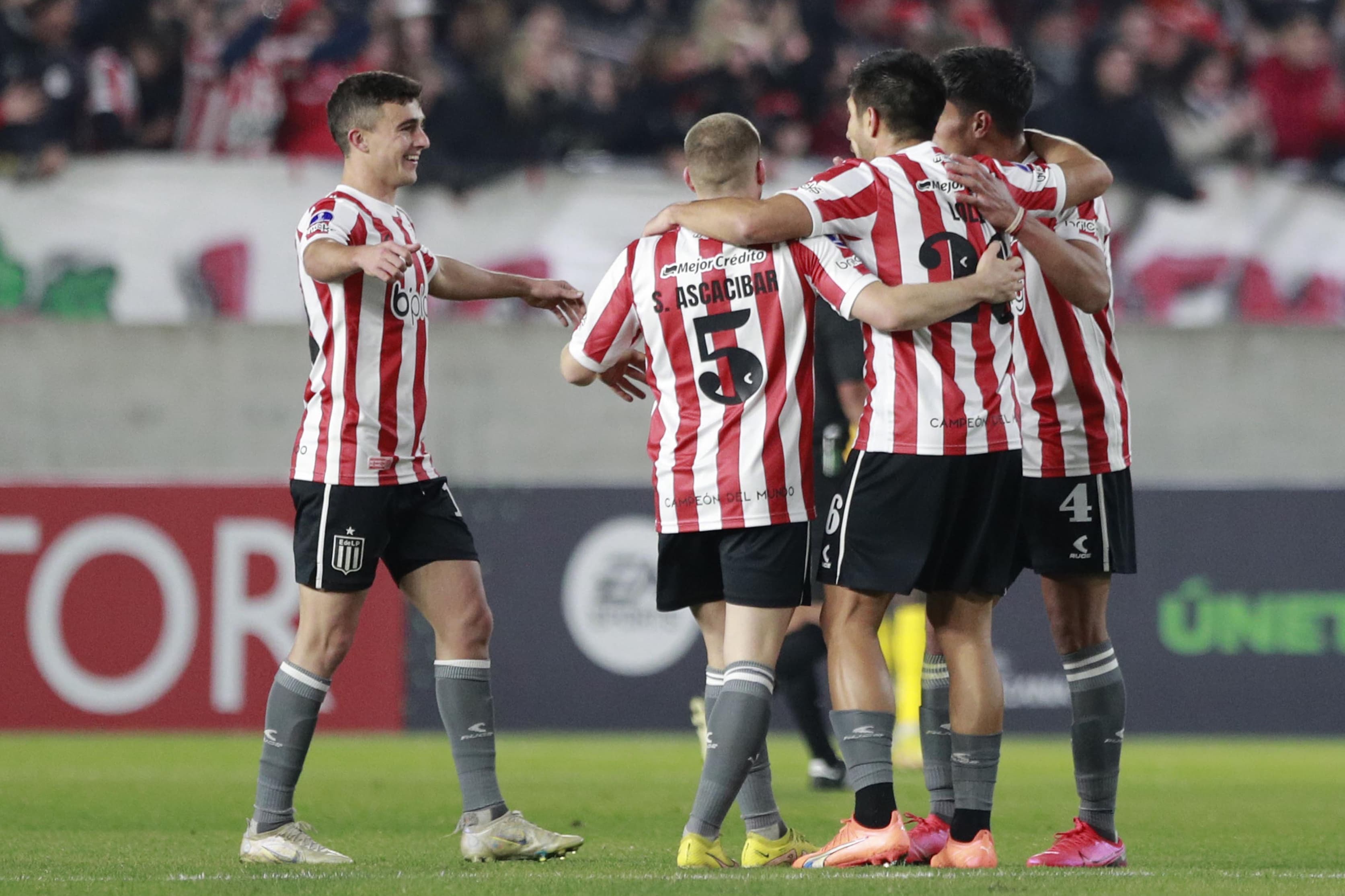 Estudiantes v Barcelona SC