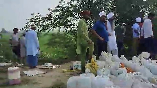Big news... Officers shocked when water started leaking from two places in Ghaggar river in Hanumangarh