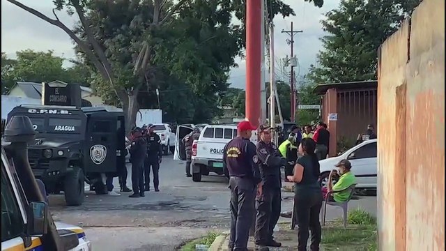 Cuatro policías son retenidos por presos en motín en calabozo de Venezuela