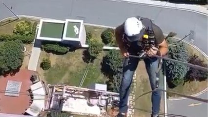 Eyüpsultan'da devrilen iskelede işçiler 14. katta mahsur kaldı