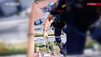 İskele devrildi, tadilat yapan işçiler 14. katta mahsur kaldı