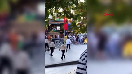 Ümraniye'de Alışveriş Merkezinde Bıçaklı Saldırgan Paniği