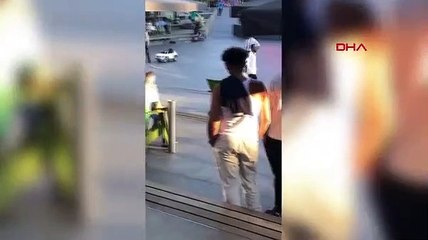 İstanbul’da AVM’de bıçaklı saldırgan paniği