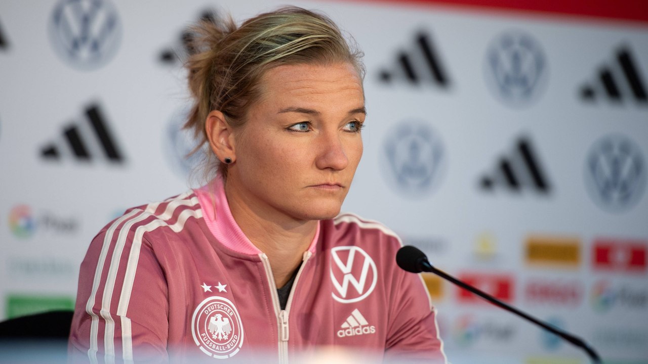 'Das ist einfach ein riesengroßes Thema': Popp erklärt Kapitänsbinde