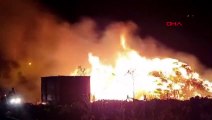 Salihli'de Besis Çiftliğinde Yangın: 15 Bin Balya Saman Küle Döndü