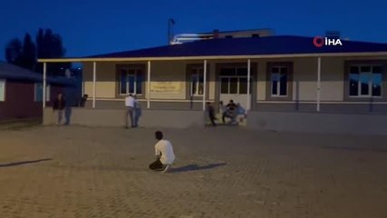 Digor'da Kaymakam Çocuklarla Top Oynadı